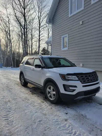 Ford Explorer XLT 2017 in good shape. Ford Explorer XLT 2017 en bonne condition. Please comunicated...