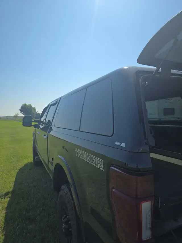 F350 Agate Black canopy