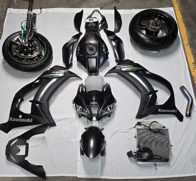 Zx10r 2016-2020 Parting out in Sport Bikes in Laval / North Shore - Image 2