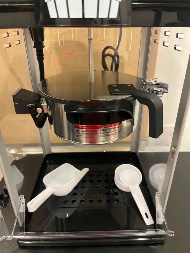 WestBend Popcorn Machine529839465064704001