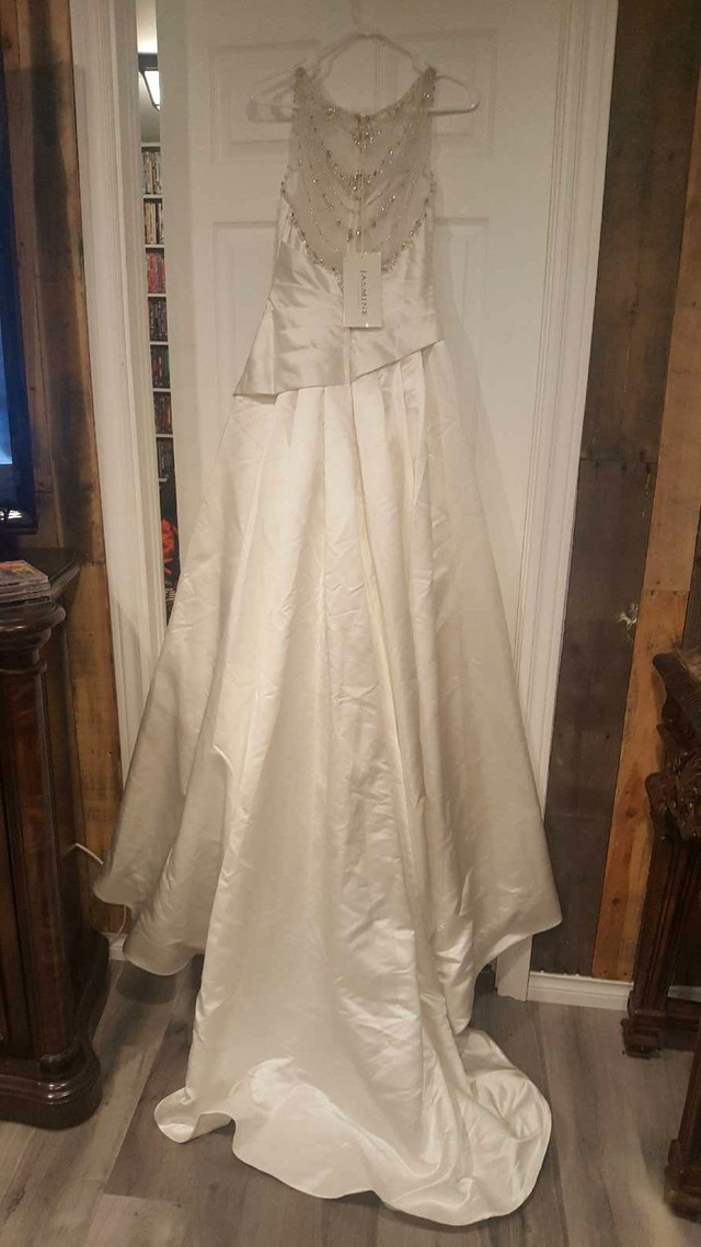 Wedding Dress NEW in Wedding in Sudbury - Image 4