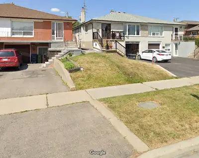 *****GROUND LEVEL, WALK OUT- FOR RENT******* * 1 Bed Room(Big), Leaving room ( big), kitchen Walk ou...