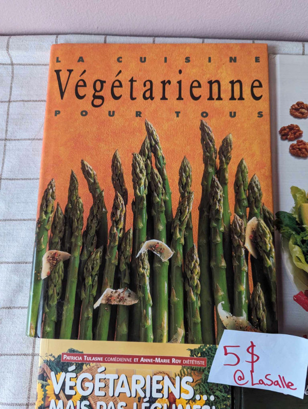 3 livres recettes Végétariens + 1 Courges dans Manuels  à Ville de Montréal - Image 2