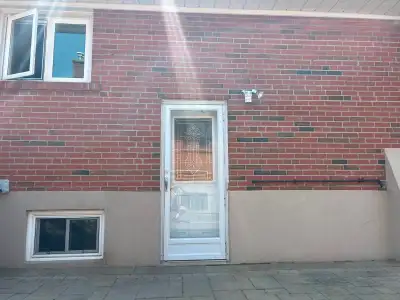 Separated entry 3+ room basement unit close to 401/404
