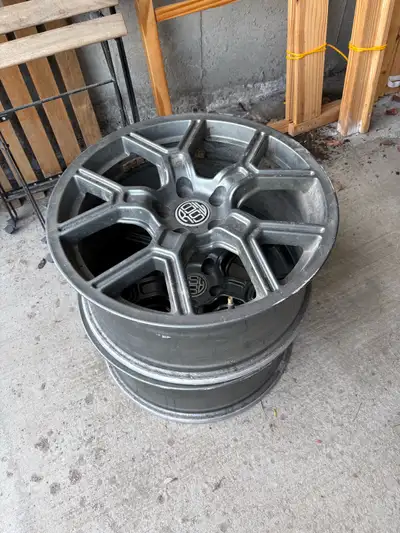 2 x 18 inch wheel for sale. Brand: msw