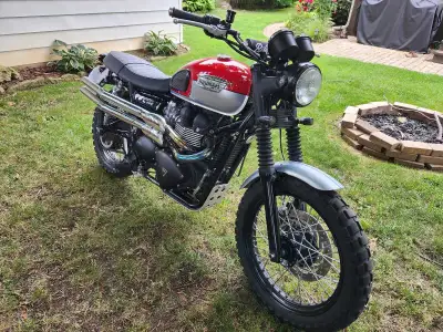 2015 Low Km Triumph Scrambler 900. Lots of upgrades. All original parts included. Two sets of exhaus...