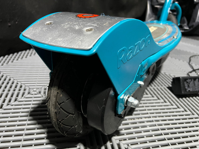 Razor E200 Electric Scooter in Other in Oakville / Halton Region - Image 3