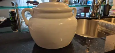 Pot en céramique pour fève aux lards, View more