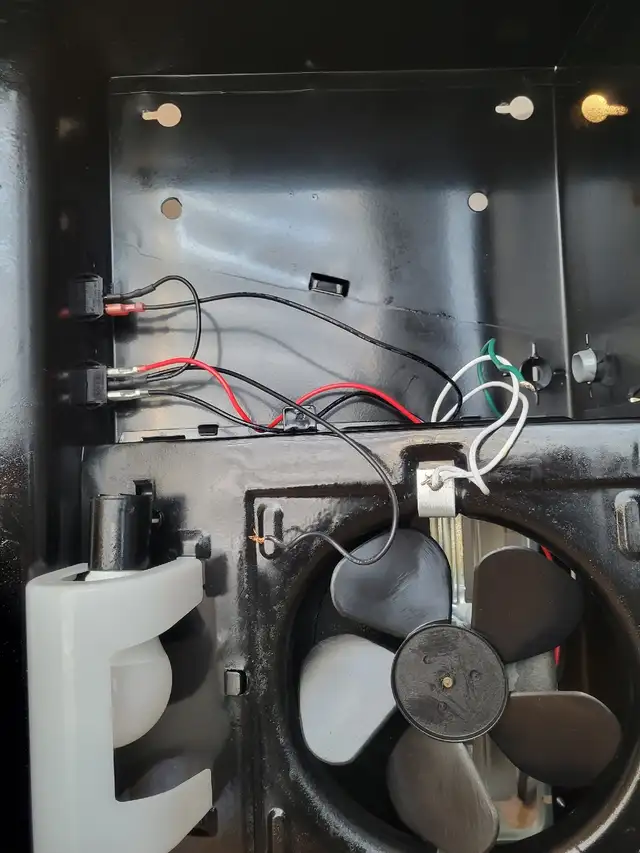 Hood Vent (from new build) - Air King brand above stove ($100) in Other in Ottawa - Image 11