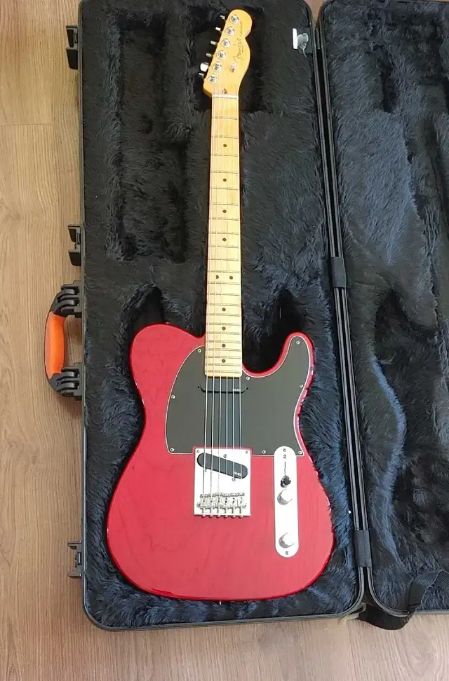 Fender Telecaster Rouge Corona California in Guitars in Laval / North Shore - Image 2