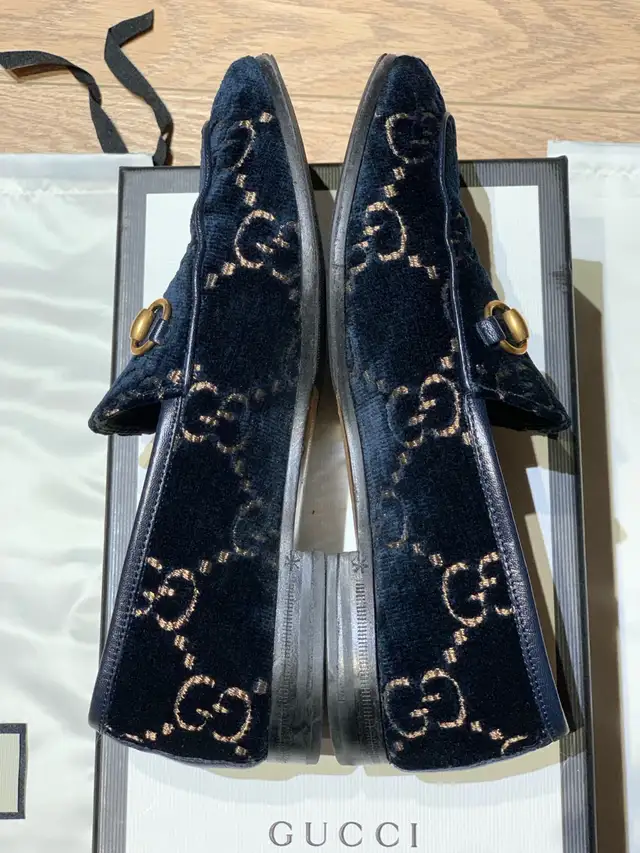 100% Authentic Gucci velvet loafers in Women's - Shoes in Richmond - Image 4