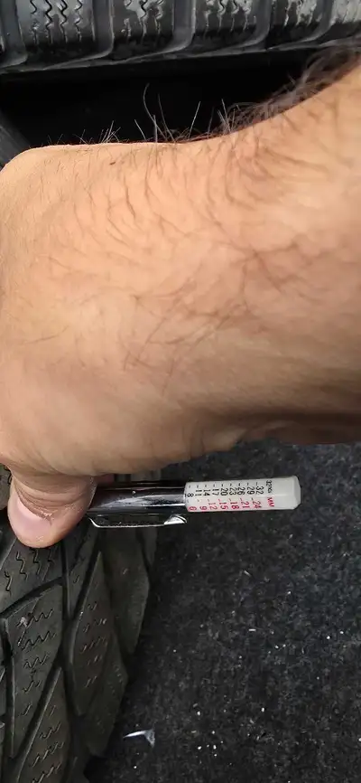 Pneus d'hiver / winter tires 205 55 16 Zeta antartica 5 2 x 6/32 2 x 8/32