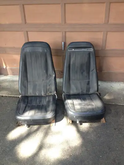1970- 71 corvette seats need going over phone our tex for info
