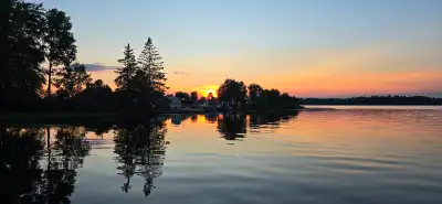  Muskoka Waterfront Cottage Getaway | Sleeps 8 | Pool, Kayaks, View more