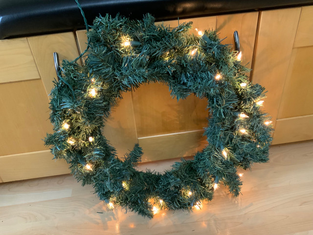 20” Wreath with Lights — Christmas Decorations in Holiday, Event & Seasonal in City of Toronto - Image 3