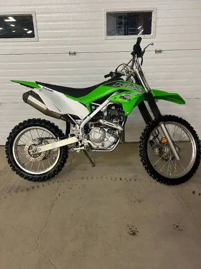 Low hrs , great condition electric start reason for selling , not using no trades 204-312-0590