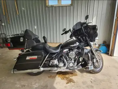 2012 Harley-Davidson Ultra Limited – 52,030 km – 103ci Beautiful, well-maintained touring bike with...