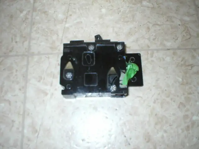 ITE BQ1B030 CIRCUIT BREAKER 1 POLE 30 AMP 120/240 VOLTS used RAR in Electrical in Longueuil / South Shore - Image 5