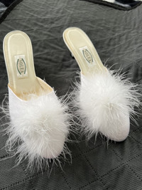 white feather shoes