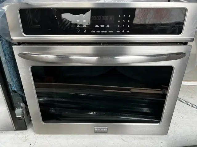 Frigidaire 30" Wall Oven in Stoves, Ovens & Ranges in Kawartha Lakes - Image 3
