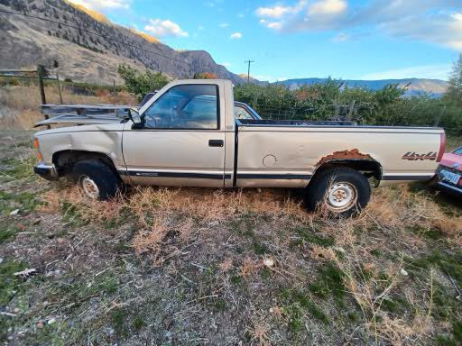 1989 chev 4x4 p/u for parts in Engine & Engine Parts in Penticton