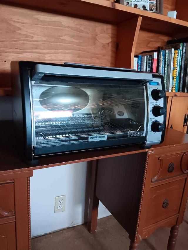 BLACK/DECKER Countertop Oven in Toasters & Toaster Ovens in Napanee - Image 2