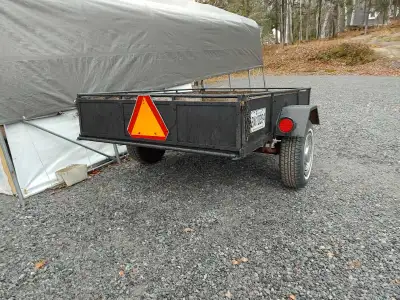 Je mets en vente ma remorque utilitaire, idéale pour divers travaux et déplacements. Bien qu'elle ne...