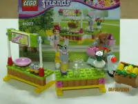Lego série Friends 41027, Le stand de limonade de Mia