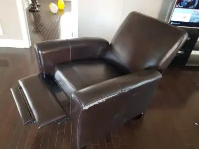 Used recliner in great condition Very comfy $50 cash