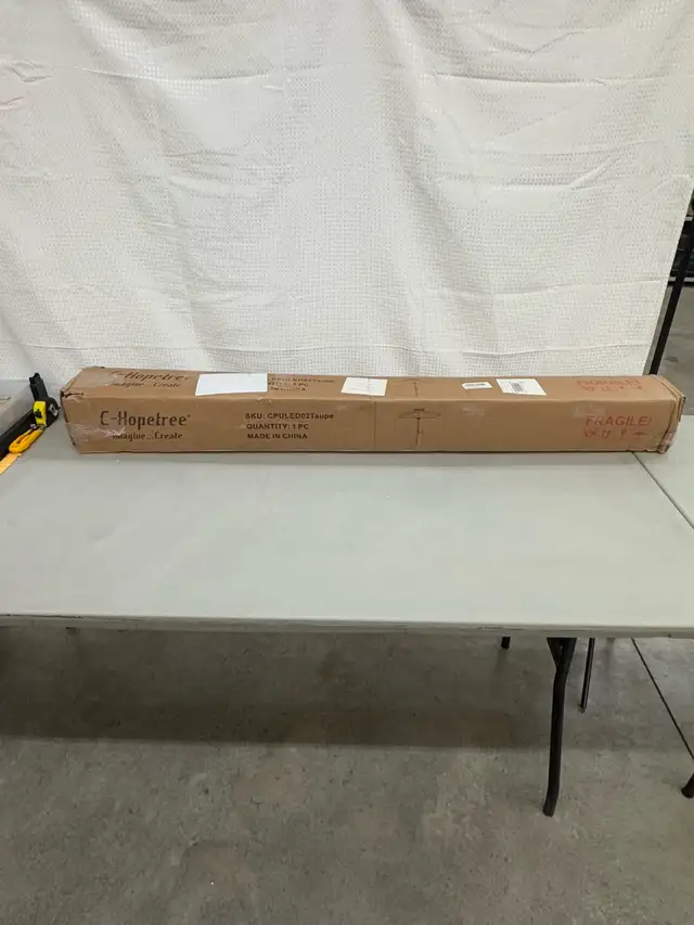 6.5 x 10 ft Patio Umbrella With LEDs  in Patio & Garden Furniture in Hamilton - Image 4