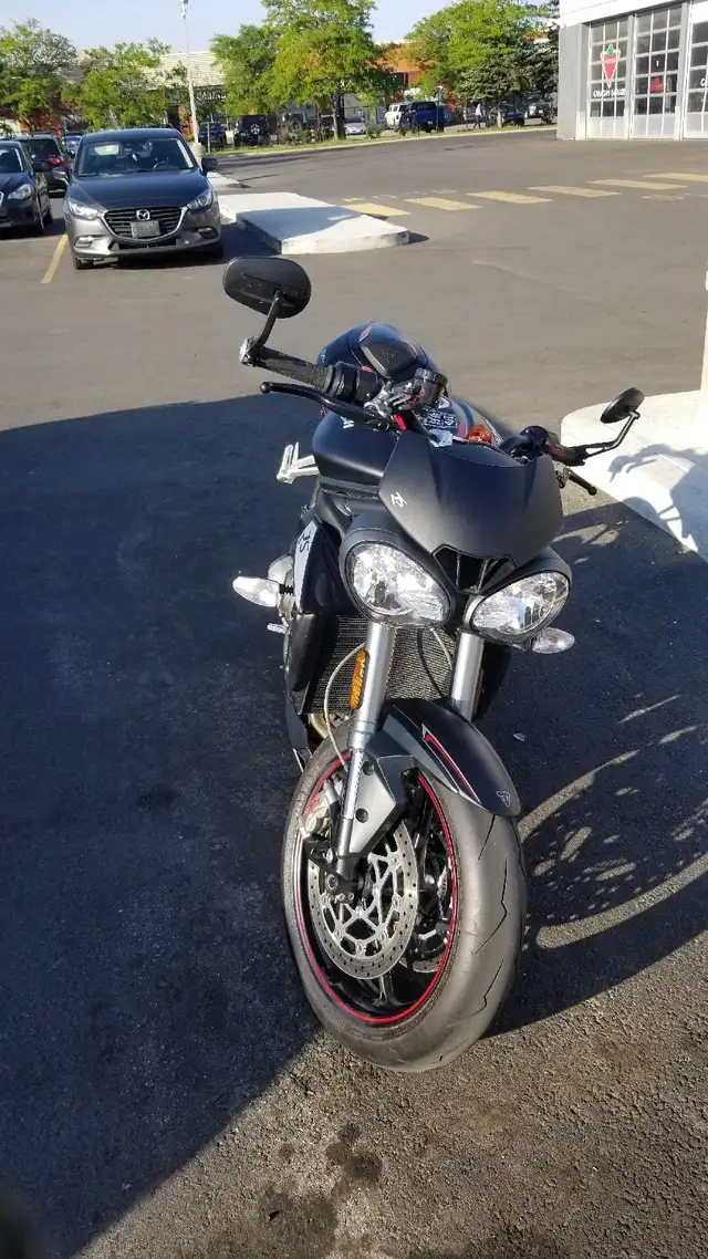 2019 Triumph Street Triple 765cc RS (VERY low mileage) in Sport Bikes in Mississauga / Peel Region - Image 3