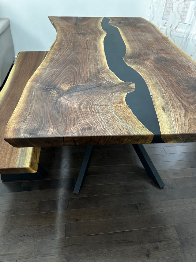 Resin dining table and bench in Dining Tables & Sets in Markham / York Region - Image 2