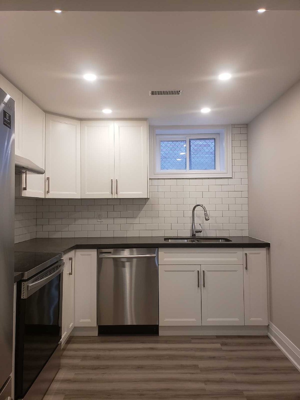 Beautiful Basement Apartment - Lakeview/Port Credit 2