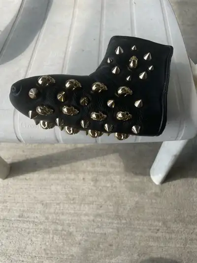PUTTER HEADCOVER (skulls ‘n rivets), View more