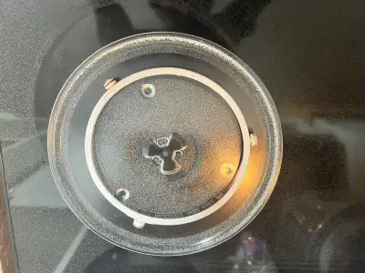 Microwave tray(10.5”/27cm)+ ring(7 3/8”/18.5cm) in good condition.. $5(cash only)