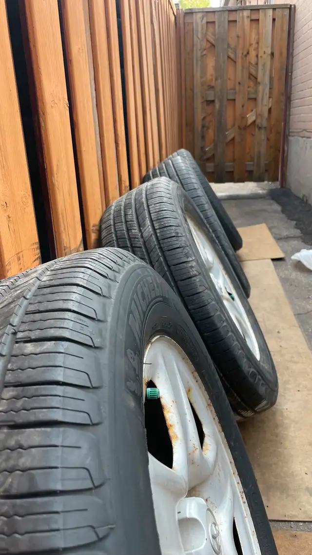 Toyota rav 4 rims and tires in Tires & Rims in City of Toronto - Image 5