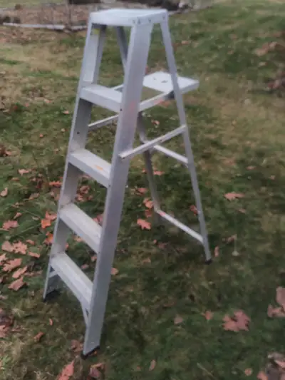 Featherlite step ladder