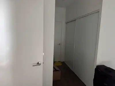 looking for a Girl to share room