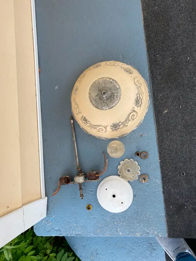 Light fixture in Indoor Lighting & Fans in New Glasgow - Image 2