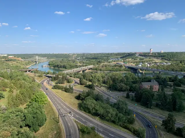 ☀️Downtown top floor suite with breathtaking river valley view☀️