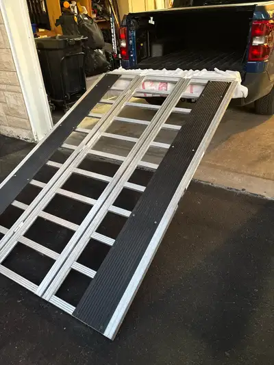 Aluminum loading ramp 54“ x 84“