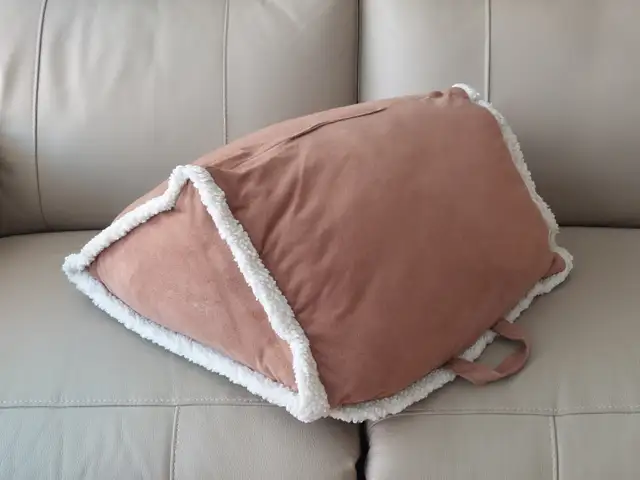 triangular comfort wedge pillow in Health & Special Needs in City of Montréal - Image 2