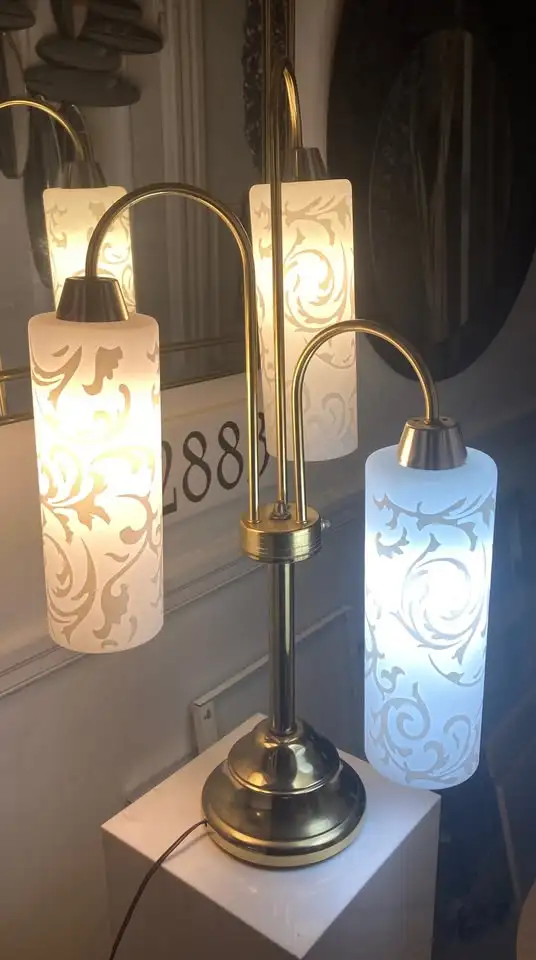 Mid Century Table Lamp with BRAND NEW Opaque Damask Glass Shades in Indoor Lighting & Fans in City of Montréal - Image 7