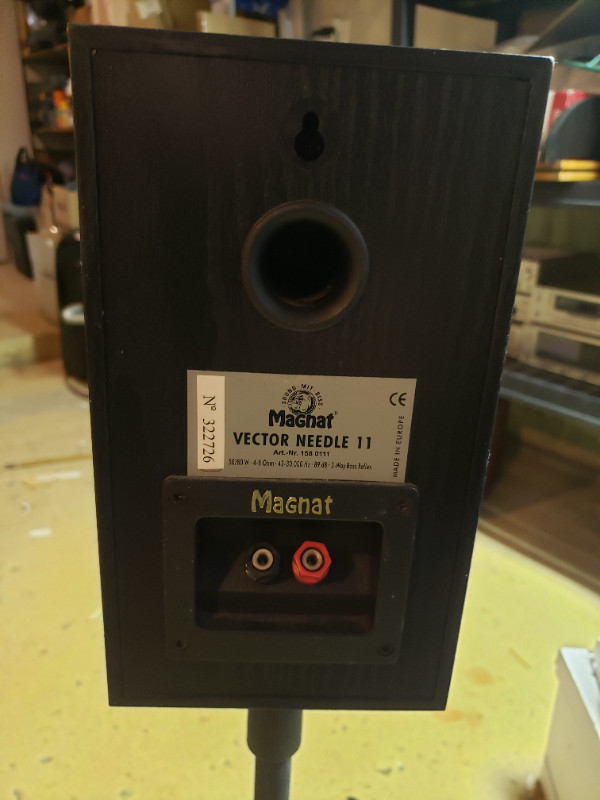 Magnat Vector Needle 11 Speaker Pair With Floor Stands in Speakers in Ottawa - Image 2