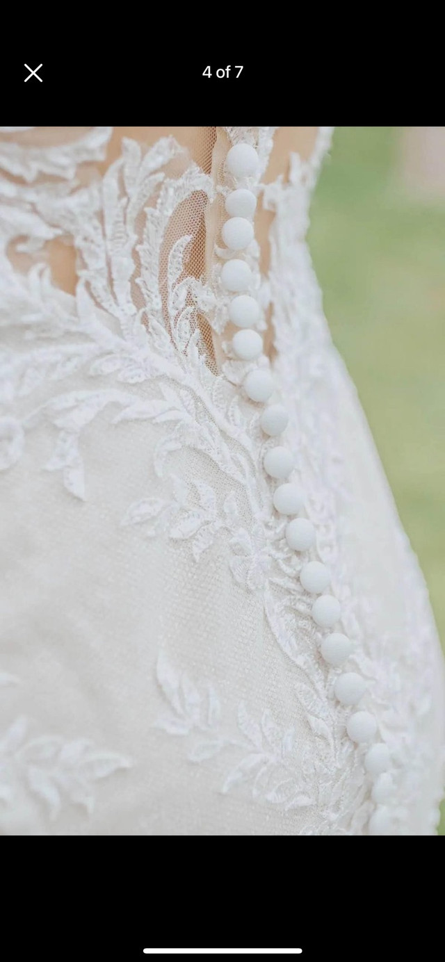 Wedding dress Long sleeve -Martina liana 1429Size 10 (bridal siz in Wedding in Edmonton - Image 4