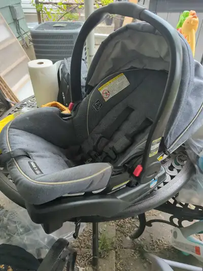 Graco click connect car seat with base. Well loved but good condition. Seven years old. No accidents...