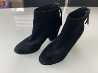 STEVE MADDEN black suede boots