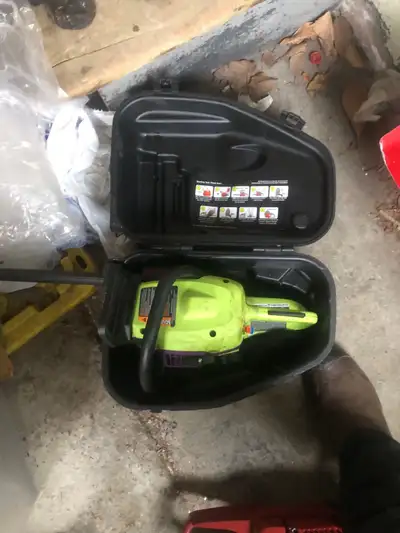 Poulan Wild Thing 40cc with travel case , View more