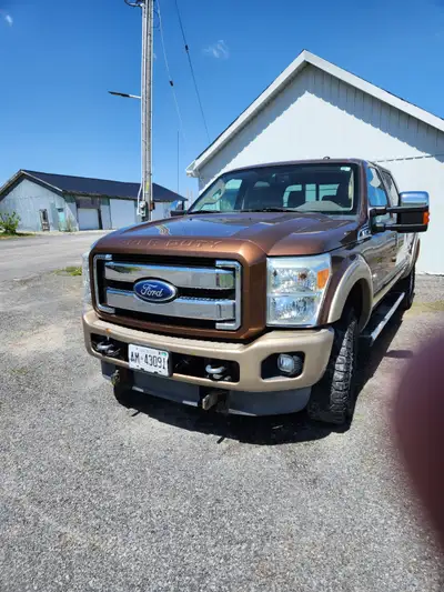 2011 Ford F350 Super Duty Low mileage Leather Interior comes with plow Great condition