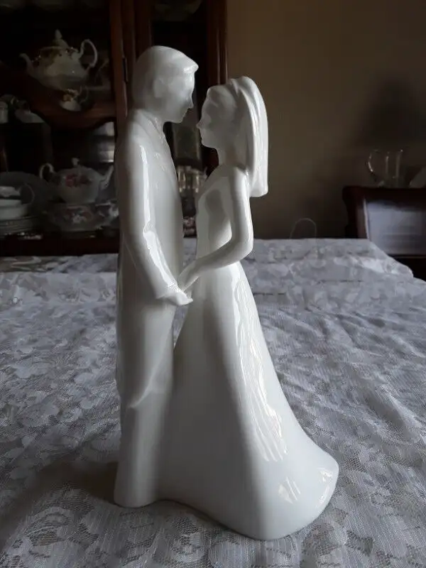 BONE CHINA  BRIDE & GROOM FIGURINE - MOMENTS, COALPORT,  ENGLAND in Arts & Collectibles in City of Toronto - Image 4